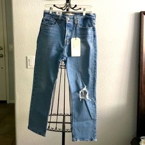 NWT LEVI’S Wedgie Straight Ankle In Tango Fray Size 29